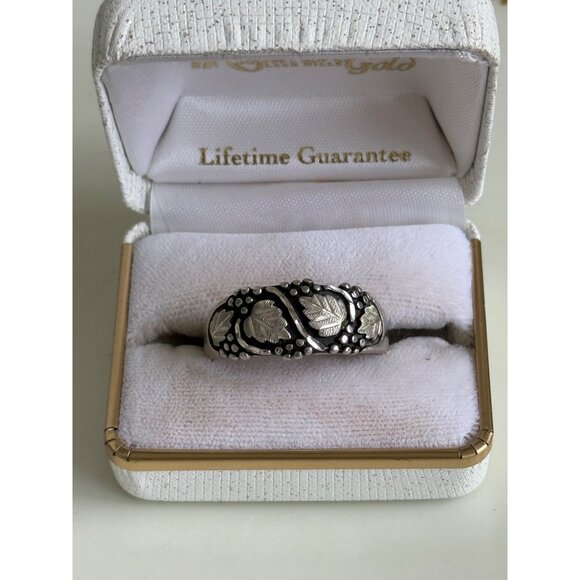 WM Wheeler Mfg Other - Vintage 90's WM Wheeler Mfg Black Hills Mens Oak Leaf Band Ring Sz 14.5